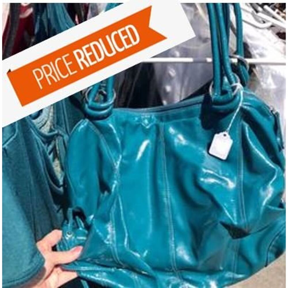 *Reduced* $21.98 👛 Maurices Patent Leather teal purse w/ FREE Cosmetic Pouch